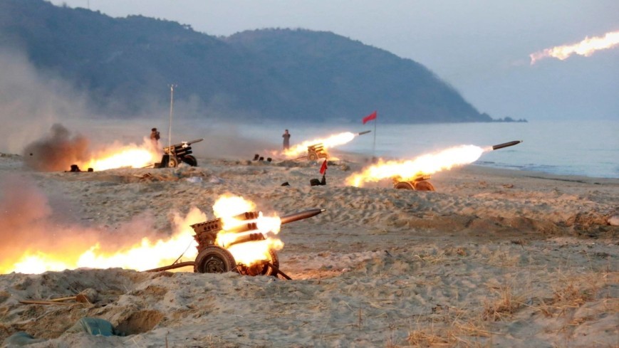 Vụ Triều Tiên phóng tên lửa: Đáp trả 3 tên lửa không đối đất Hàn Quốc, Bình Nhưỡng bắn thêm hơn 100 đạn pháo