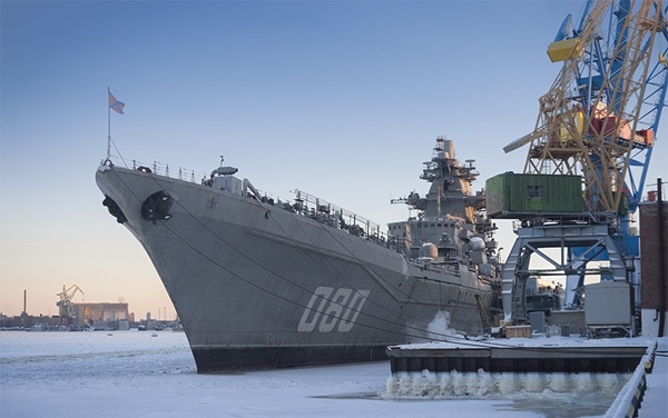 Tuần dương hạm Đô đốc Nakhimov đang trong quá trình đại tu, trang bị thêm tên lửa siêu thanh Zircon, sắp trở lại với Hải quân Nga vào năm sau. (Nguồn: Sevmash)