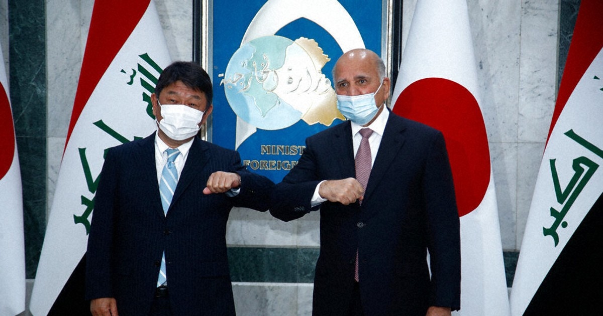 Ngoại trưởng Nhật Bản Toshimitsu Motegi và người đồng cấp Iraq Fouad Hussein tại Baghdad, ngày 21/8. (Nguồn: AP)