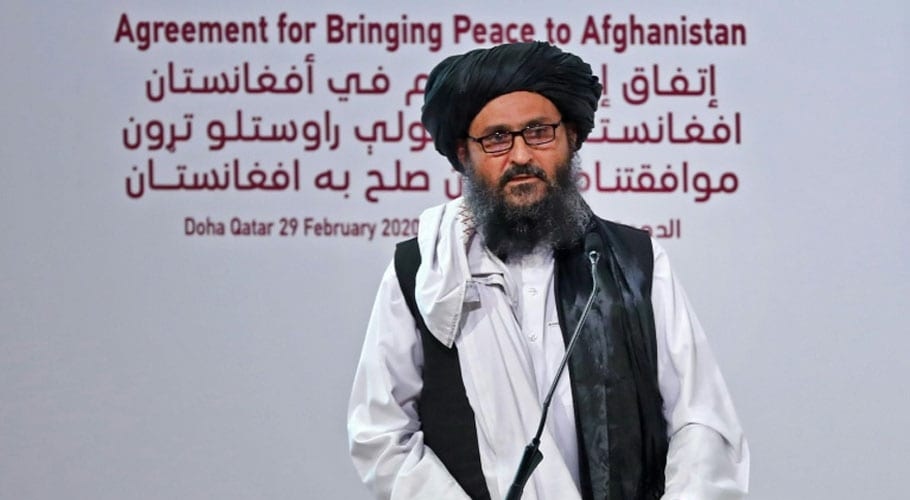 Thủ lĩnh Taliban Mullah Abdul Ghani Baradar phát biểu tại lễ ký thoả thuận giữa Taliban và Mỹ ở Doha, Qatar, ngày 29/2/2020. (Nguồn: AFP)