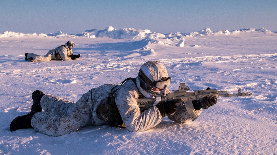 Súng trường tấn công AK vẫn là loại súng duy nhất có khả năng hoạt động trong sa mạc, bão tuyết, các trận mưa nhiệt đới hay môi trường nhiều khói bụi. (Nguồn: Sputnik)