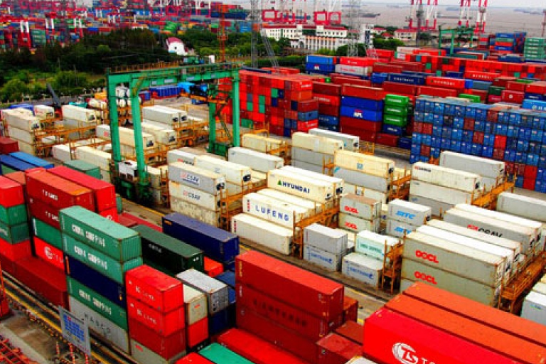 Trung Quốc: Thương mại quốc tế chịu sức ép lớn