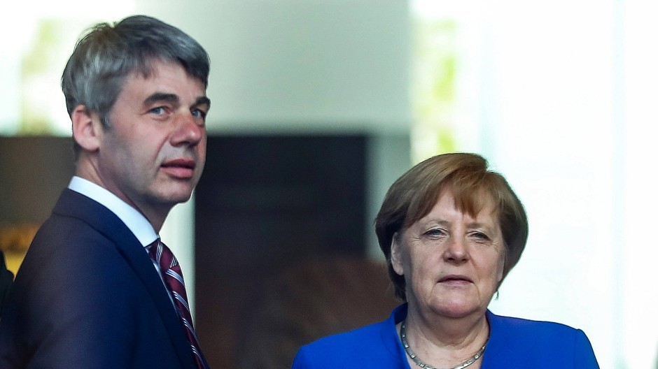 Ông Hecker từng làm cố vấn chính sách đối ngoại cho Thủ tướng Đức Angela Merkel. (Nguồn: FAZ)