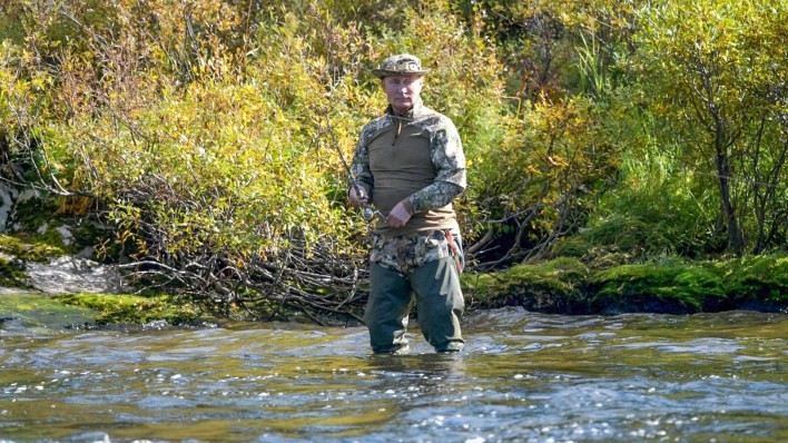 Trong kỳ nghỉ, ông Putin và ông Shoigu đã trổ tài câu cá.