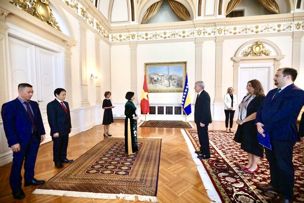 Đại sứ Nguyễn Thị Bích Thảo trình Thư uỷ nhiệm lên Chủ tịch Hội đồng Tổng thống Bosnia và Herzegovina
