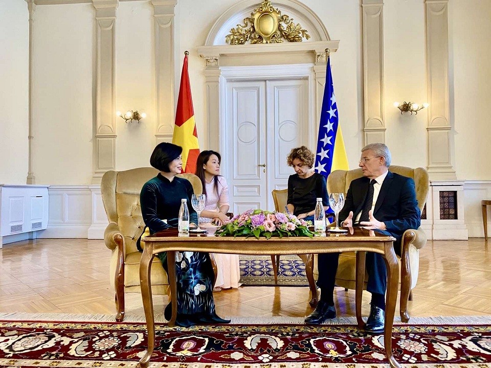 Đại sứ Nguyễn Thị Bích Thảo trình Thư uỷ nhiệm lên Chủ tịch Hội đồng Tổng thống Bosnia và Herzegovina