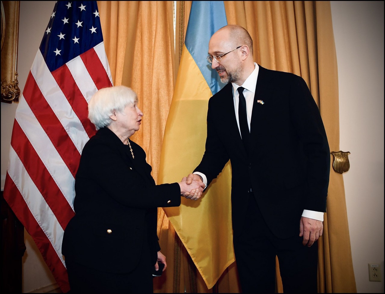 Thủ tướng Ukraine Denys Shmyhal và Bộ trưởng Tài chính Mỹ Janet Yellen đã thảo luận về an ninh năng lượng và việc gia tăng các biện pháp trừng phạt Nga trong một cuộc điện đàm. (Nguồn: Twitter)