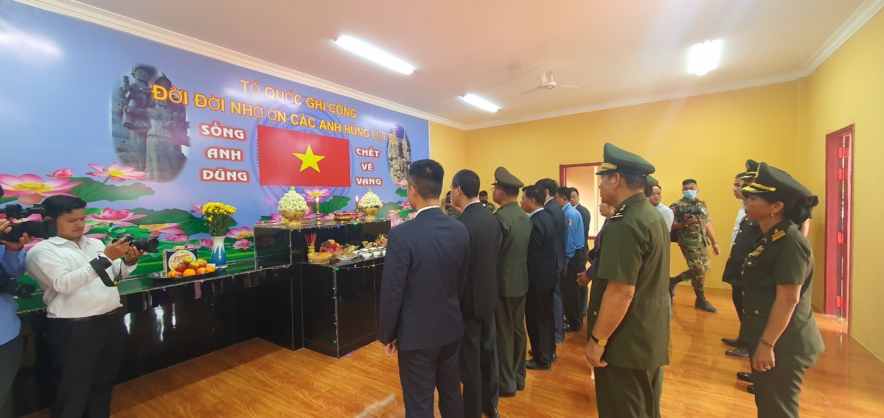 Khánh thành nhà thờ và lưu giữ hài cốt liệt sĩ quân tình nguyện Việt Nam tại Campuchia