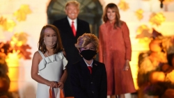 Tổng thống Trump và phu nhân tổ chức Halloween mùa Covid-19