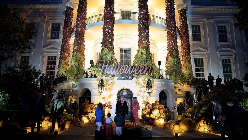 Tổng thống Trump và phu nhân tổ chức Halloween mùa Covid-19