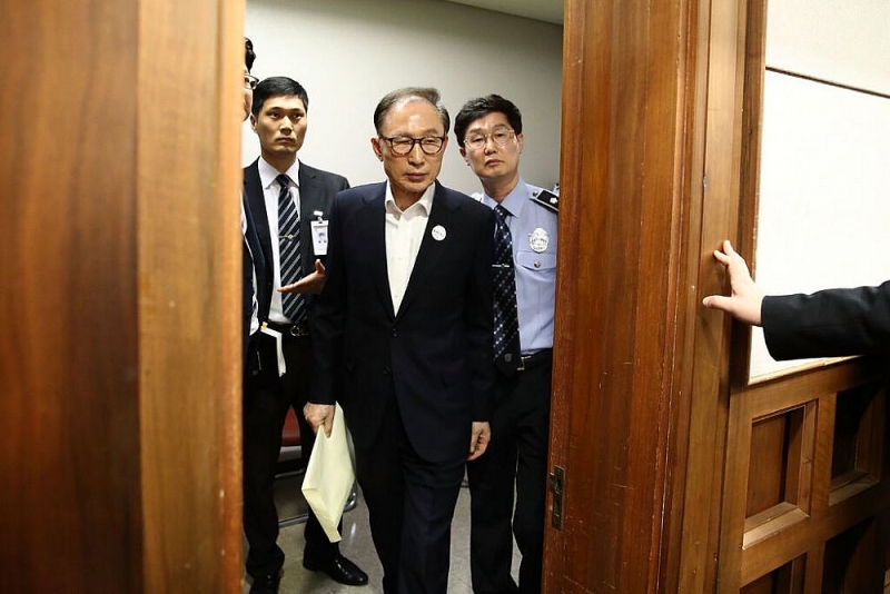 Nhận hối lộ, cựu Tổng thống Hàn Quốc Lee Myung-bak bị phạt 17 năm tù