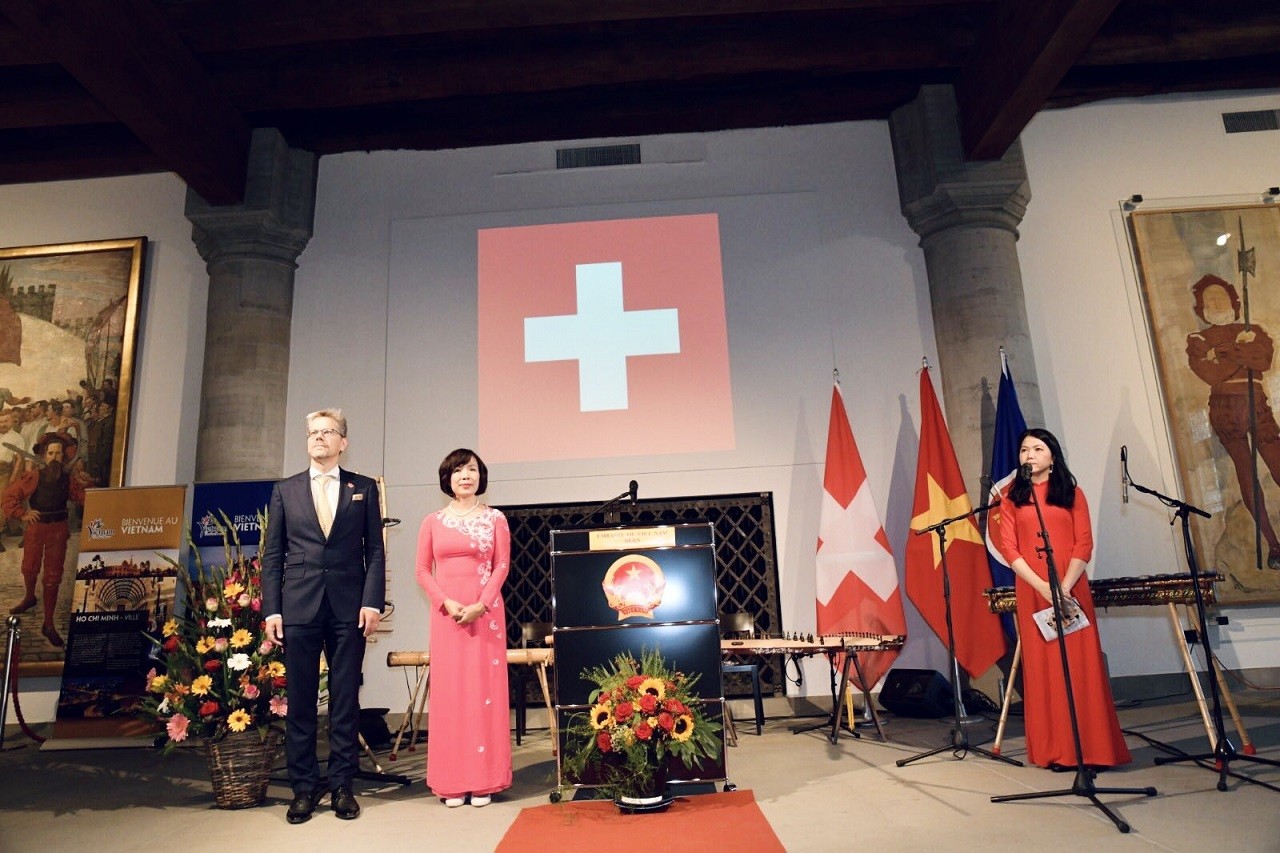 Đại sứ quán Việt Nam tại Thụy Sỹ long trọng kỷ niệm 76 năm Quốc khánh và 50 năm quan hệ ngoại giao.