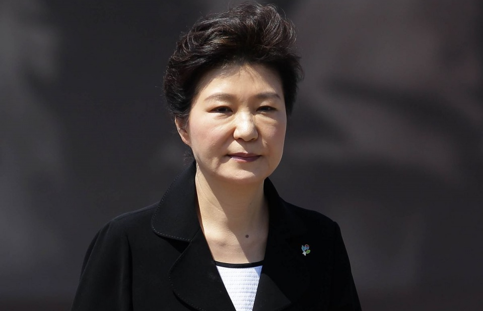 Tổng thống Hàn Quốc đối mặt với những bê bối chính trị