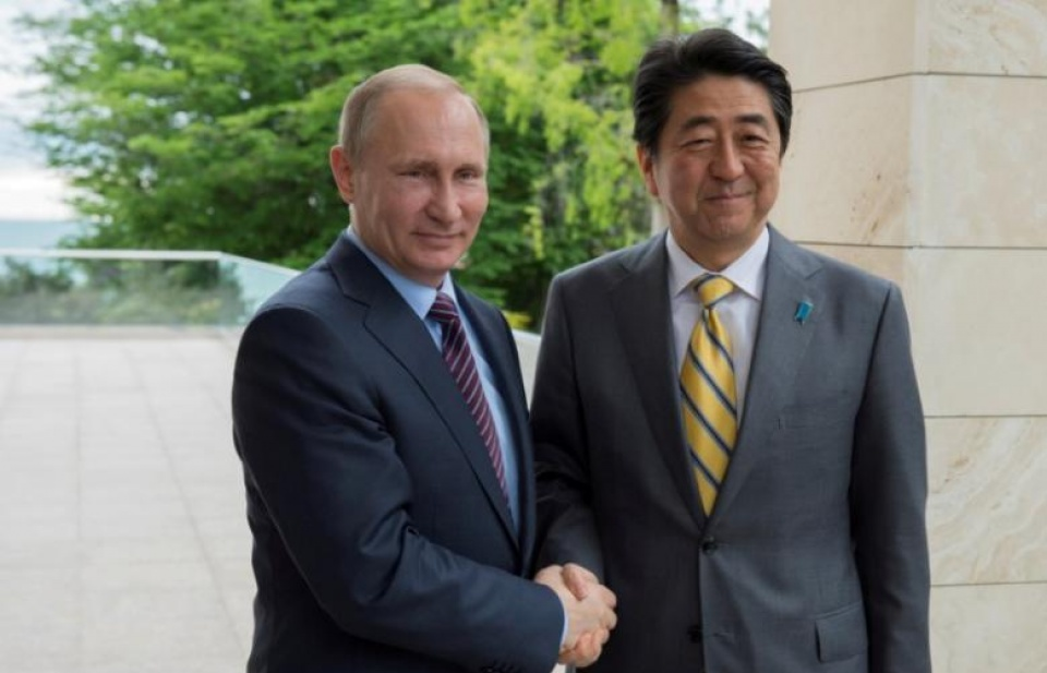 Tổng thống Nga gặp Thủ tướng Nhật Bản bên lề APEC