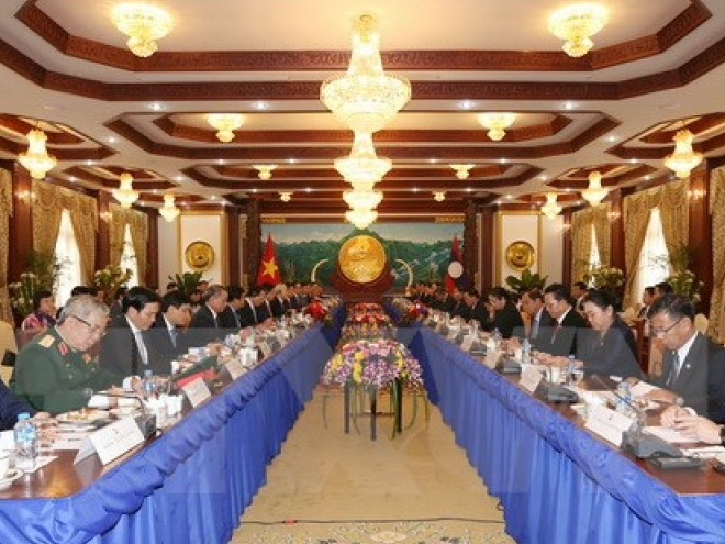 Việt Nam và Lào ký kết 7 văn kiện hợp tác