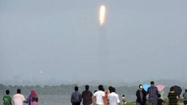 Ấn Độ phóng thành công vệ tinh quan sát Trái đất 'trong mọi điều kiện thời tiết'