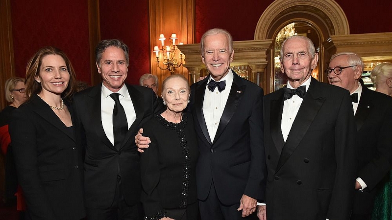 Vợ chồng ông Blinken (trái) và ông Biden (giữa). (Nguồn: Getty Images)