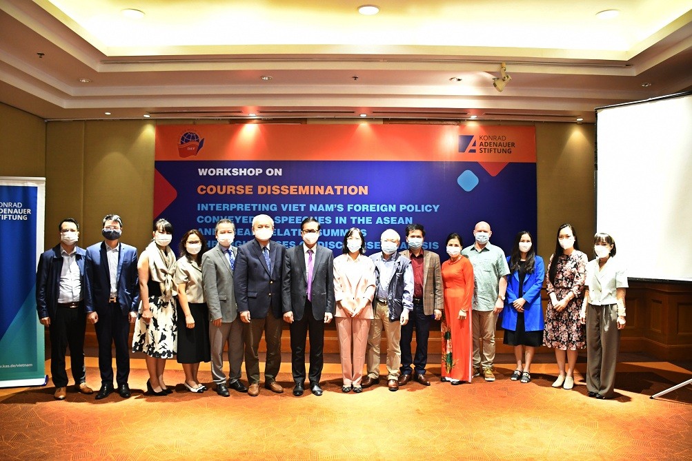 Kết hợp giảng dạy ngôn ngữ Anh với phân tích chính sách đối ngoại Việt Nam trong ASEAN