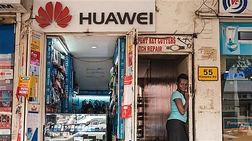 Các khoản vay lớn của Trung Quốc đã giúp những gã khổng lồ như Huawei và ZTE có vị trí thống trị ở châu Phi. (Nguồn: The Wall Street Journal)