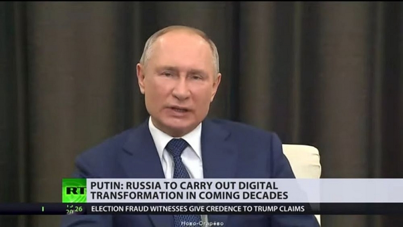 Tổng thống Nga Vladimir Putin phát biểu tại phiên toàn thể Hội nghị trực tuyến quốc tế “Hành trình trí tuệ”. (Nguồn: RT)