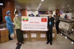 Việt Nam trao quà phòng chống dịch Covid-19 cho Myanmar lần thứ 4
