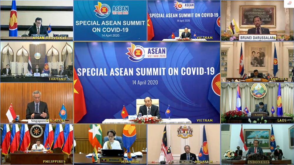 Viet Nam successfully escorts ASEAN through a tough year