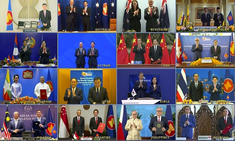 Các nhà lãnh đạo của 15 quốc gia ký kết RCEP. (Nguồn: TTXVN)