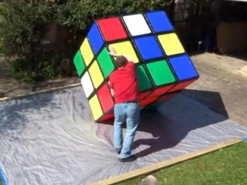 Chinh phục khối Rubik lớn nhất thế giới