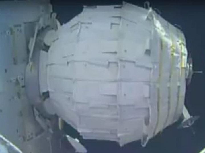 Lần đầu tiên đặt chân vào ngôi nhà không gian trên ISS