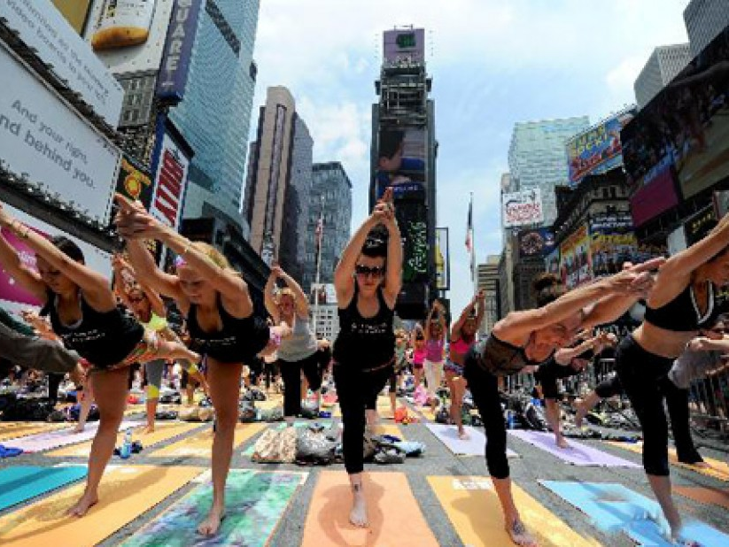 Mỹ: Hàng nghìn người tập Yoga đón ngày Hạ chí