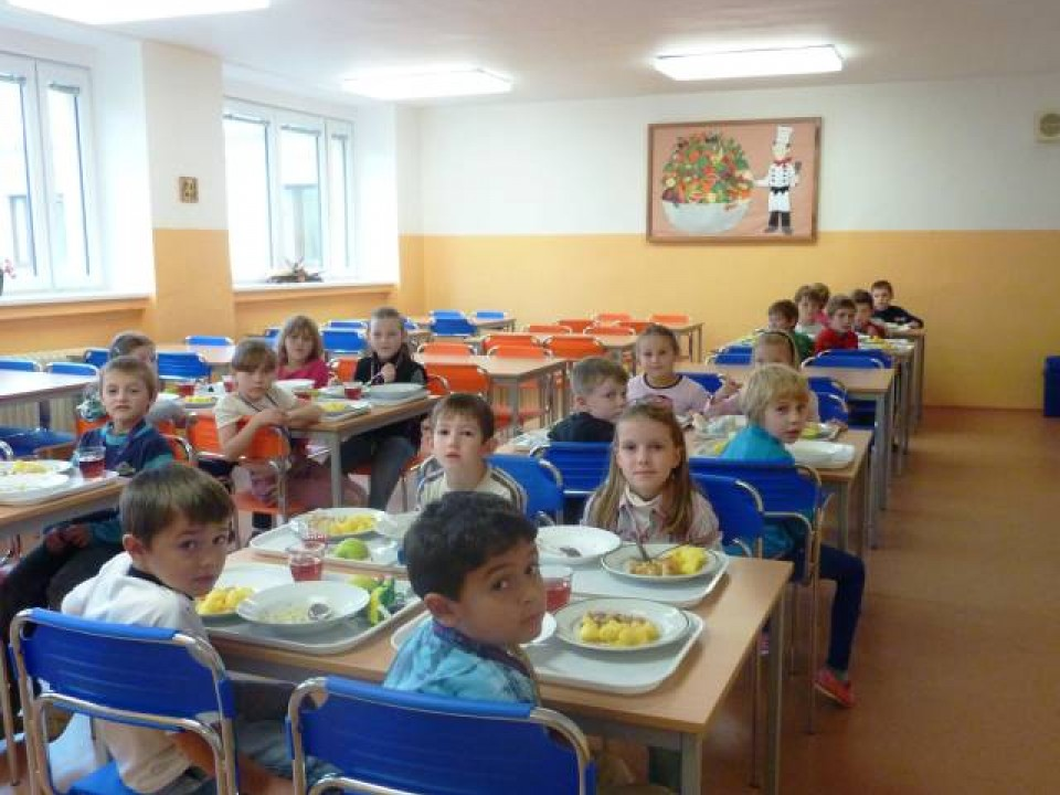 Chương trình “Bữa trưa miễn phí cho trò nghèo” ở Séc