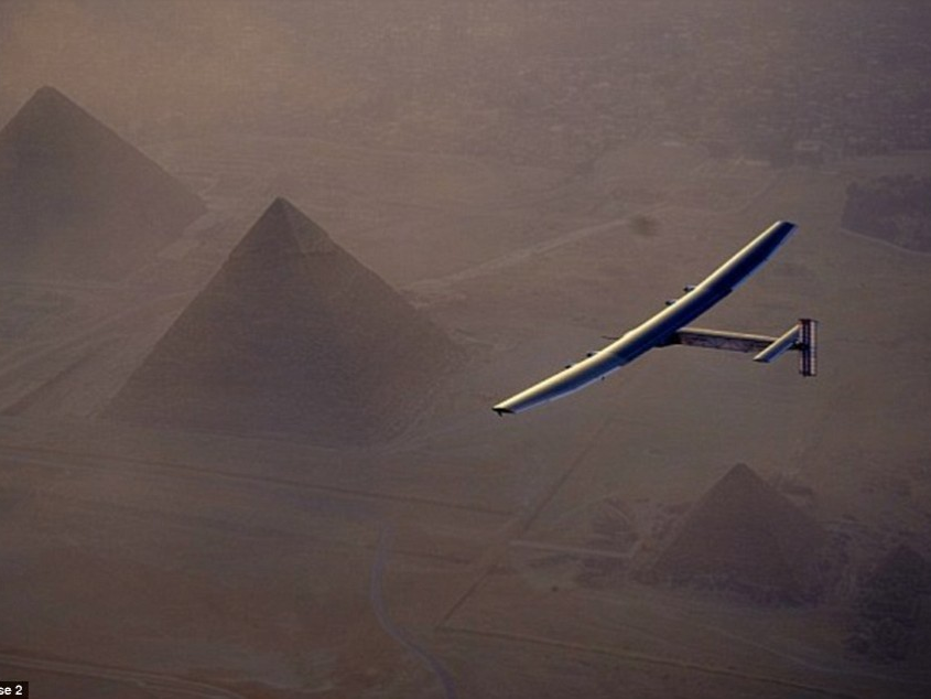 Solar Impulse 2 hoàn thành chuyến bay vòng quanh thế giới