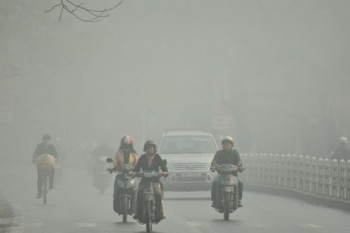 Không khí lạnh suy yếu, Đông Bắc Bộ có mưa nhỏ và sương mù