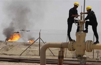 Các nước trong và ngoài OPEC tăng sản lượng khai thác dầu