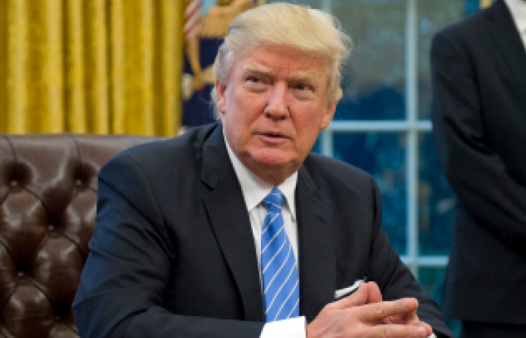 Ông Trump cam kết hủy bỏ các quy định cải cách Phố Wall