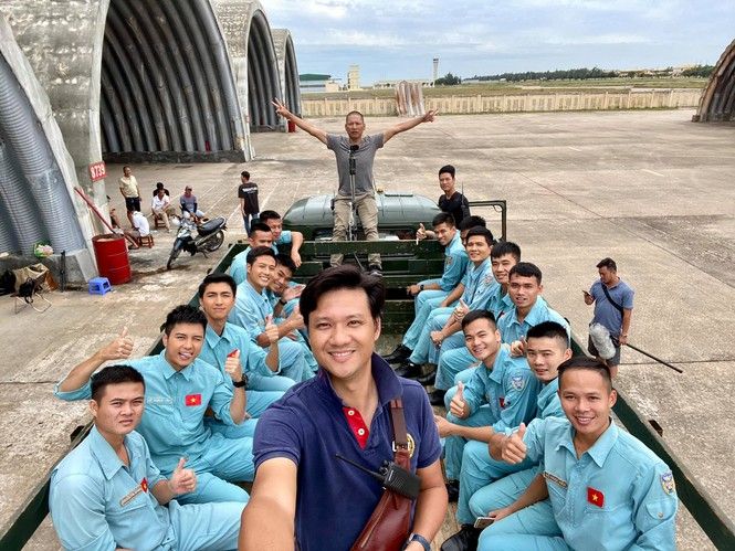 Dàn ‘phi công’ điển trai tiết lộ về phim ‘Yêu hơn cả bầu trời’ phát sóng trên VTV Tết Tân Sửu
