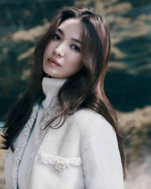 Fan điên đảo với ảnh thời nặng 70kg của 'Nữ hoàng mặt mộc' Song Hye Kyo