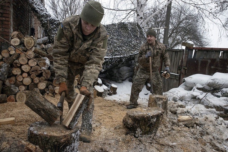 Ảnh ấn tượng tuần (17-23/1): Quan hệ Nga-Ukraine tăng nhiệt, căn cứ quân sự bị phá hủy ở Donetsk, Washington-Moscow ‘già néo’, liệu có ‘đứt dây’?