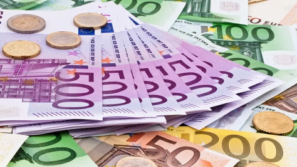 Nhà đầu tư bán tháo USD, đồng EUR đứng trước 'cơ hội vàng' để vươn lên