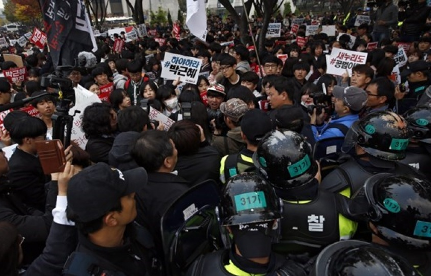 Người dân Hàn Quốc tiếp tục biểu tình đòi luận tội Tổng thống