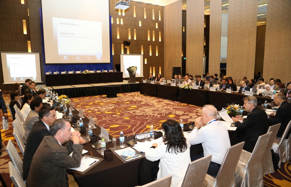 Tám nhóm công tác của APEC bắt đầu thảo luận trong ngày làm việc đầu tiên