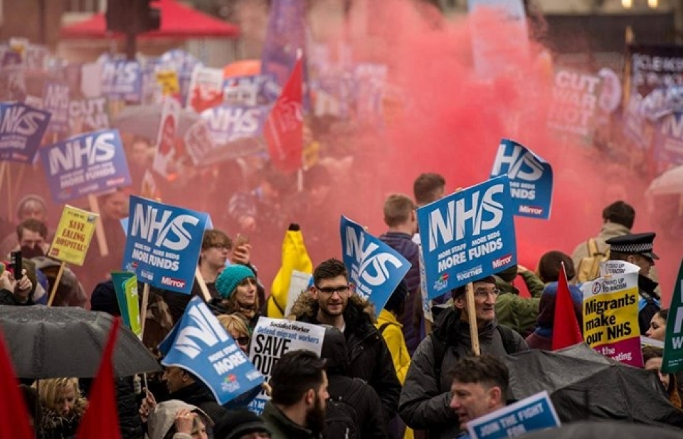 Biểu tình tại Anh kêu gọi chính phủ hỗ trợ Hệ thống y tế công