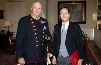 Đại sứ Lê Hồng Lam trình Thư ủy nhiệm lên Nhà vua Na Uy