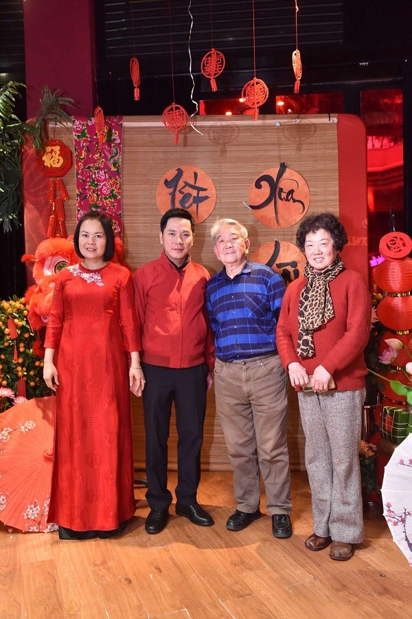 Ấm áp ngày hội gói bánh chưng mừng Xuân Nhâm Dần của cộng đồng người Việt tại Thượng Hải, Trung Quốc
