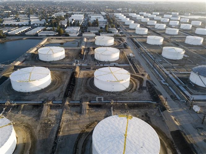 Lưỡng đảng Mỹ quan tâm việc cấm năng lượng của Nga. Các bể chứa dầu tại California, Mỹ. (Nguồn: AFP)