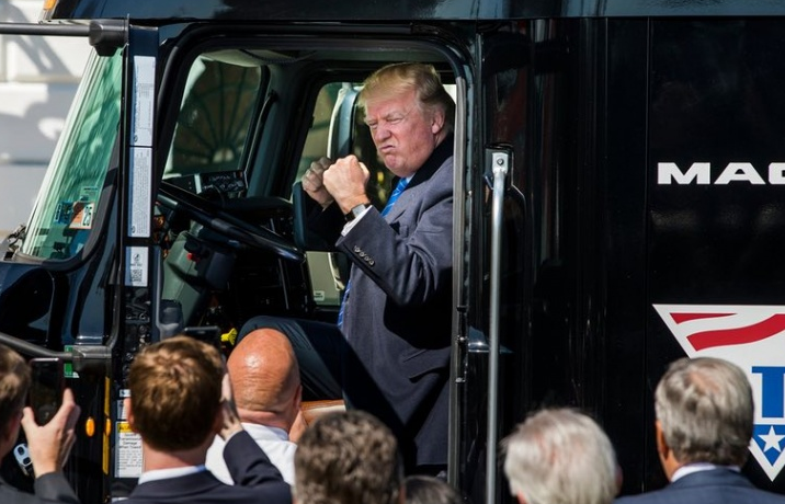 Tổng thống Donald Trump: “Tôi yêu xe tải”