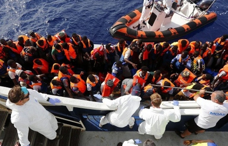 Gần 1.200 người di cư được cứu khi vượt Địa Trung Hải