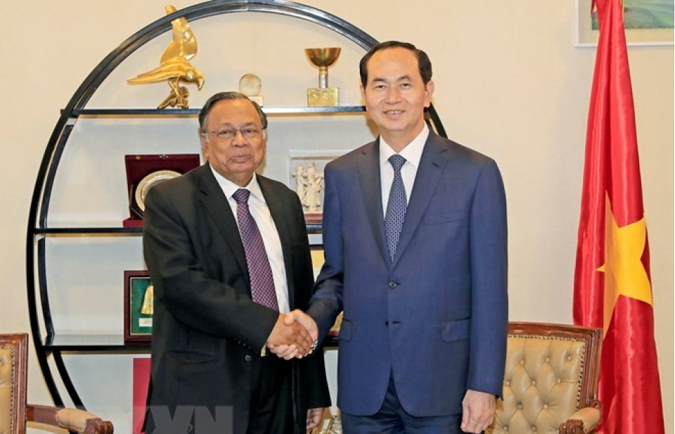 Chủ tịch nước gặp đại diện cộng đồng người Việt tại Bangladesh