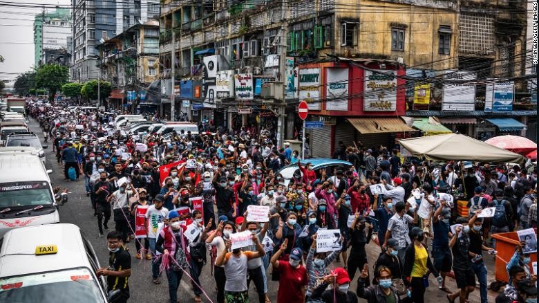 Tình hình Myanmar: Tiếp tục biểu tình