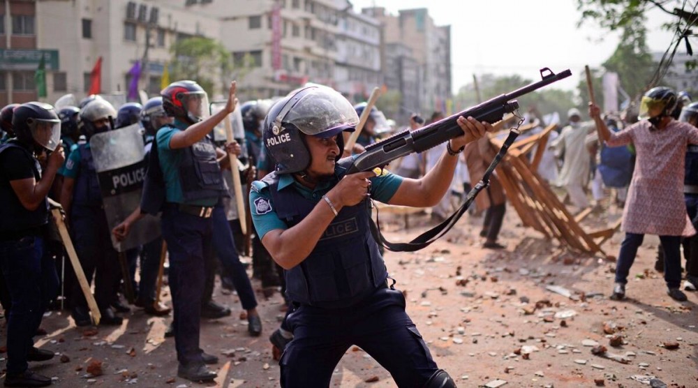 Bạo lực, bùng phát hôm 26/3 tại thánh đường chính ở thủ đô Dhaka, đã lan sang một số tỉnh chủ chốt tại quốc gia Nam Á 168 triệu dân này, khiến 5 người thiệt mạng. (Nguồn: AP)